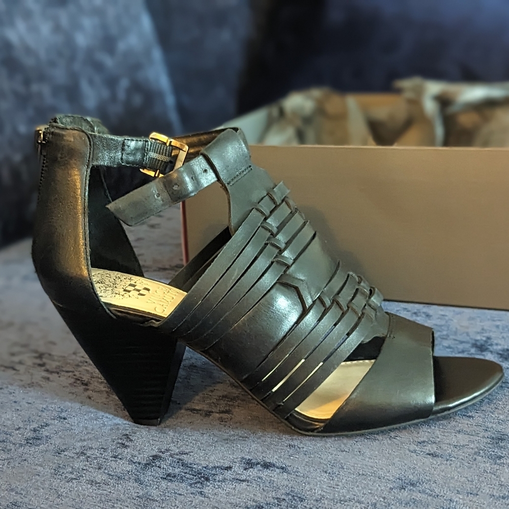 NIB VINCE CAMUTO VACHETTA in 7W